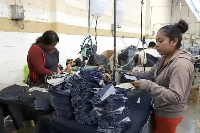 Por presencia asiática cerraron 400 empresas poblanas de textiles en 2025