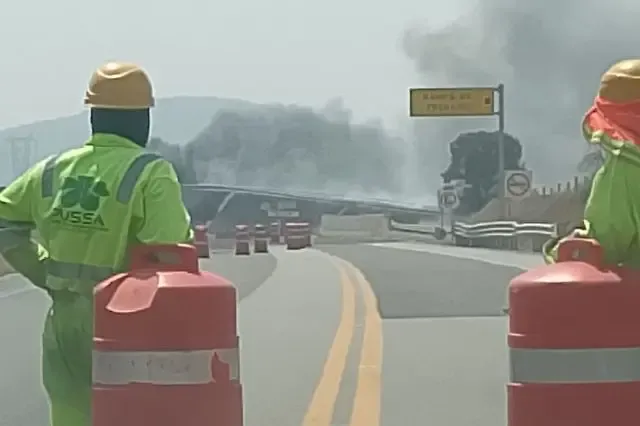 Incendio en la Amozoc–Teziutlán provoca cierre parcial en caseta de Amozoc