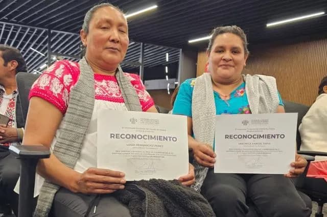 Cocineras de Tochimilco reciben reconocimiento en el Congreso de Puebla