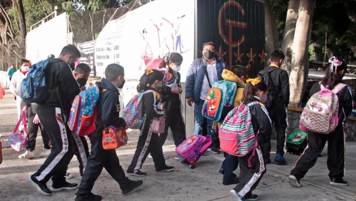 Lunes regresan clases con horario normal; hay 2 puentes y vacaciones en marzo
