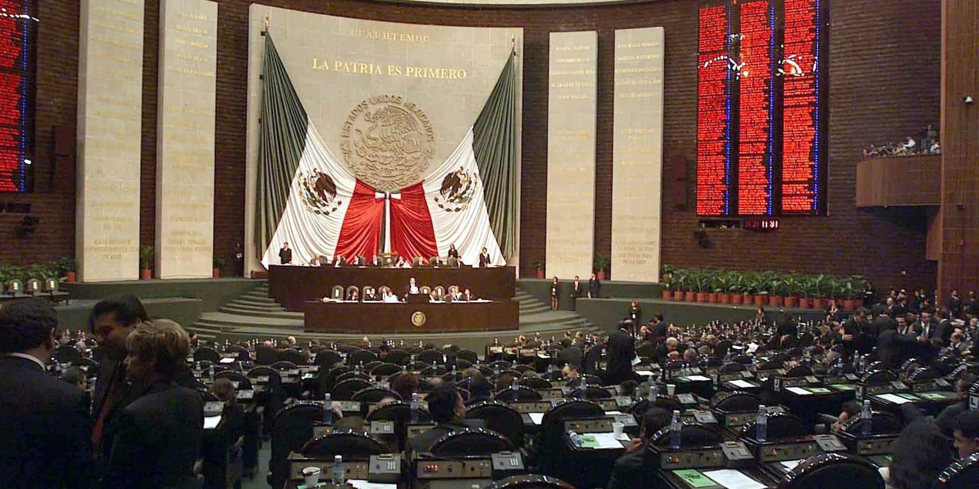Reciben diputados iniciativa de reforma a la Ley de Vivienda