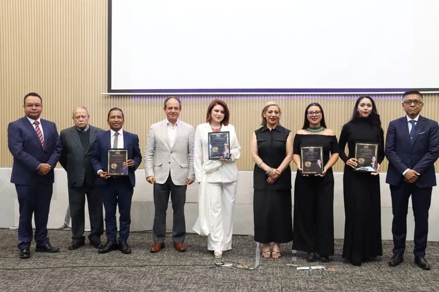 Entregan reconocimientos PODER 2026 a líderes de México en Congreso