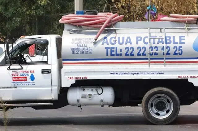 Regalarán agua con 100 pipas en Puebla para enfrentar desabasto