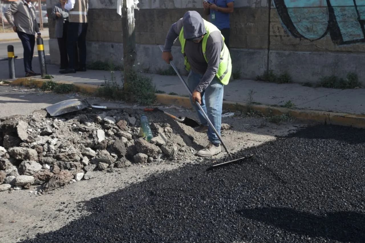 Supervisan trabajos de bacheo en distintas zonas de Puebla capital