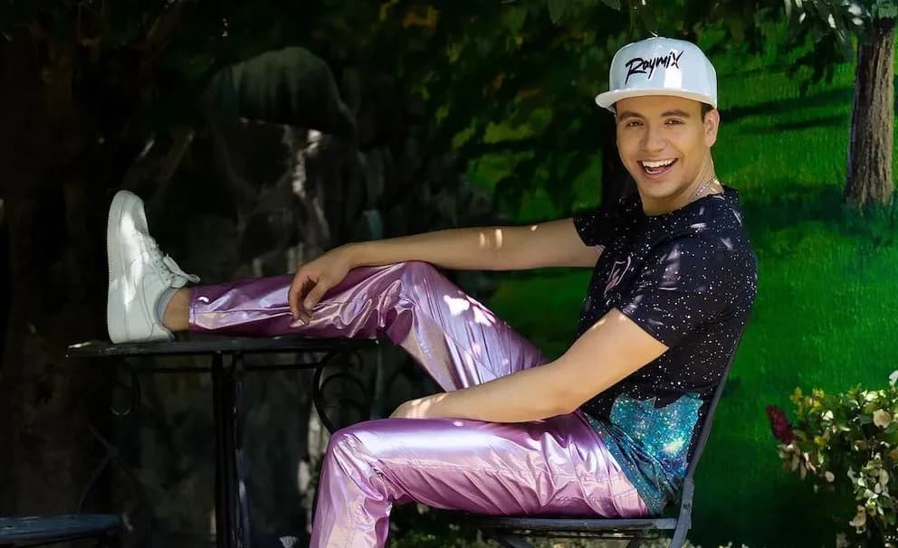 Desvalijan camerino de Raymix en pleno show y le roban dinero en Puebla