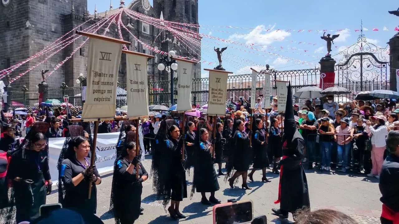 Alta afluencia en la ciudad de Puebla por actividades de Viernes Santo