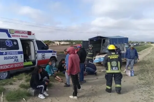 Choque entre tráiler y camioneta deja 8 lesionados en la Amozoc-Teziutlán