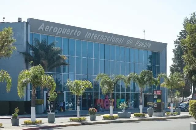Hotel y central camionera, perfilados como proyectos en aeropuerto de Puebla