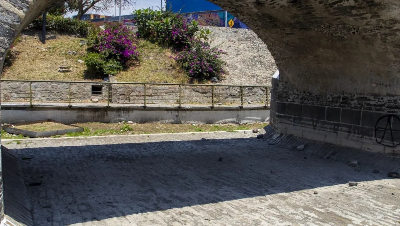 Mejoran imagen del Puente de Ovando con jornada de limpieza integral