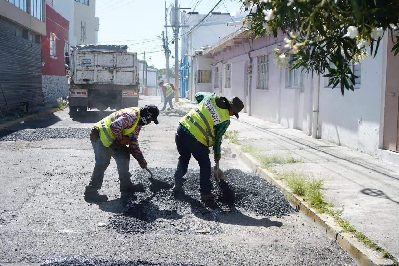 Refuerzan acciones de bacheo en la colonia Belisario Domínguez