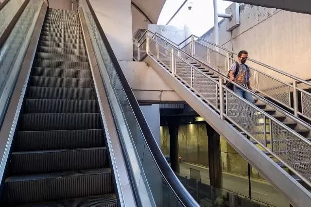 Repararán escaleras de la estación Juárez Serdán, tras 6 meses inservibles