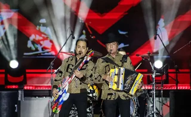 Puebla colapsa con Los Tigres del Norte y la sorpresiva llegada de Eduin