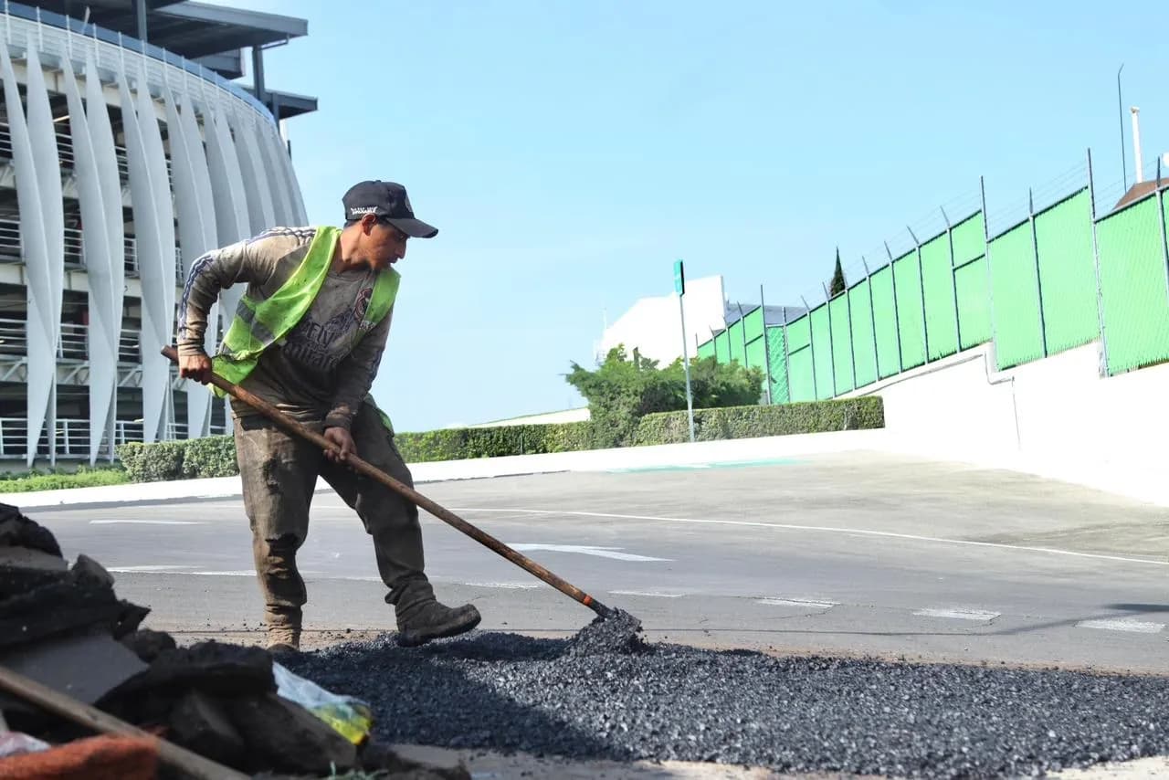 Verifican trabajos de bacheo para mejorar la movilidad en la capital