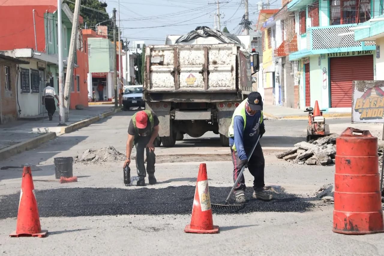 Dan seguimiento a labores de bacheo en El Patrimonio
