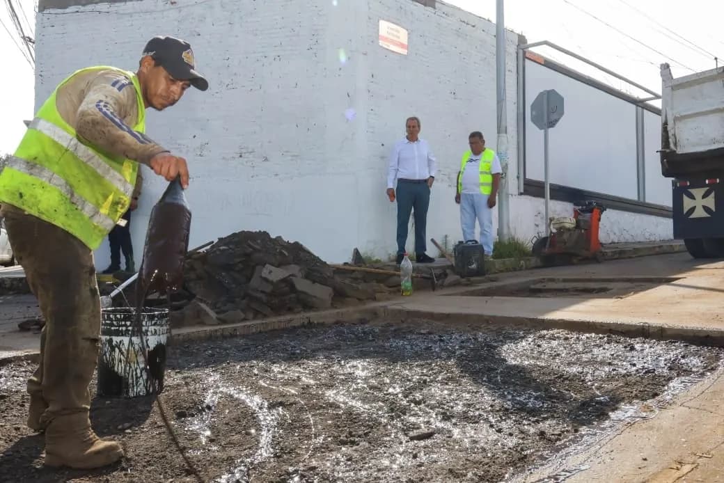 Supervisan avances de trabajos de bacheo en la capital poblana