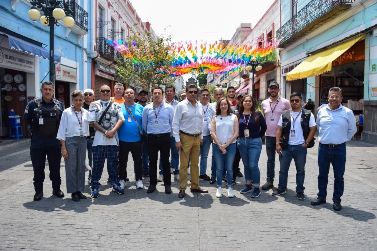 Fortalecen el cuidado del espacio público con acercamiento a locatarios de la Calle de los Dulces