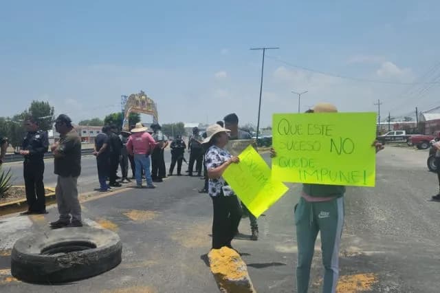 Bloquean la Puebla- Tehuacán por muerte de motociclista en Tecamachalco