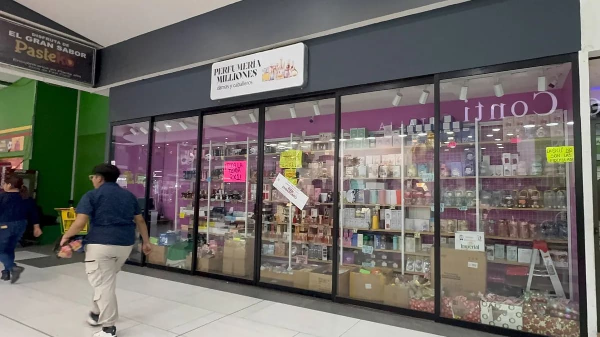 Finanzas coloca sellos de “Bien Embargado” en Plaza Dorada