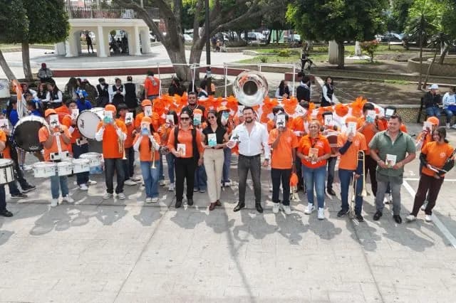 Amozoc conmemora el 25N con mural participativo en el Zócalo Municipal