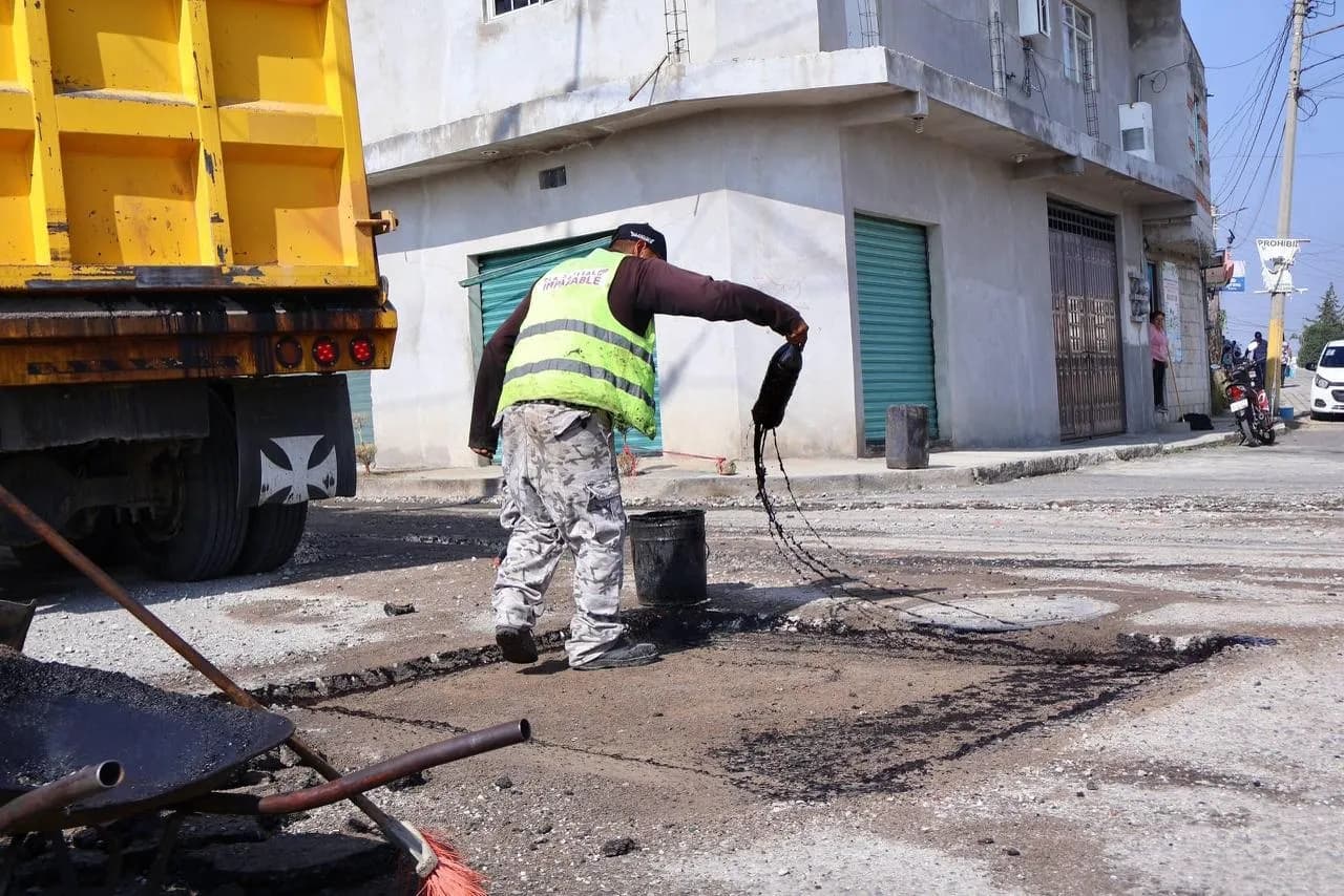 Mantienen supervisión permanente a trabajos de bacheo para fortalecer vialidades en Puebla capital