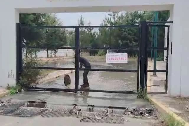 Planta clausurada en Atzitzintla se inunda y afecta a la comunidad