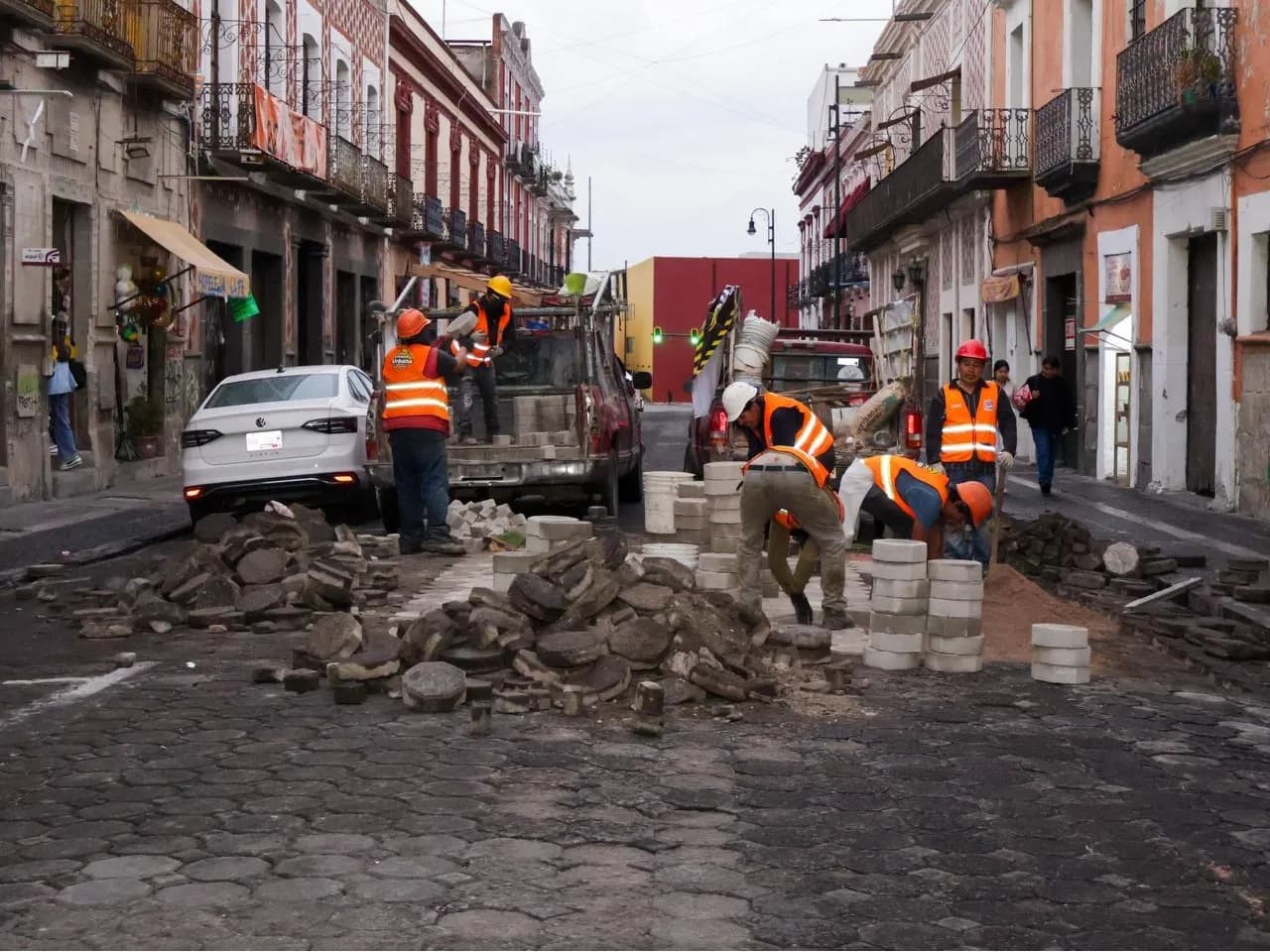 Realizan trabajos de bacheo en el Centro Histórico