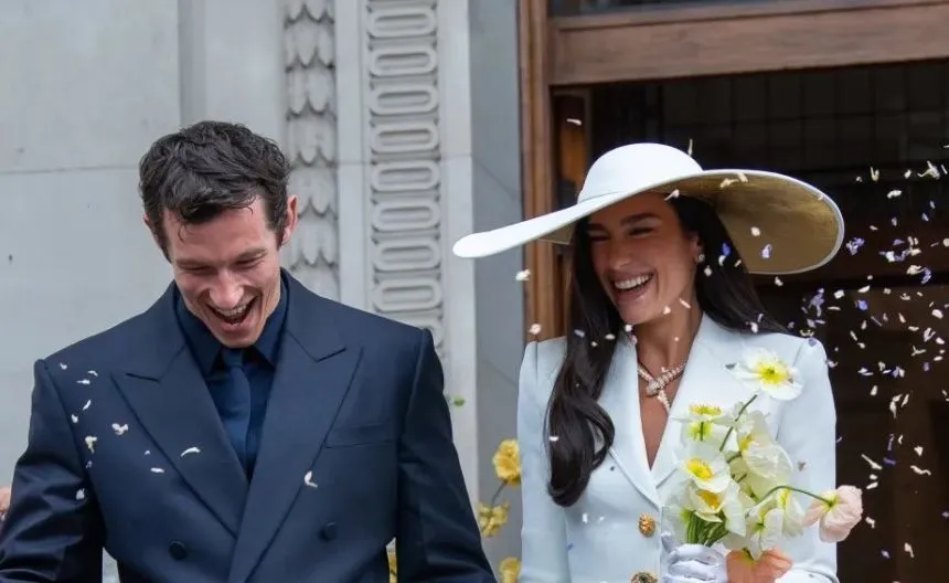 Dua Lipa ya es casada: así fue su boda secreta en Londres antes de la fiesta en Italia