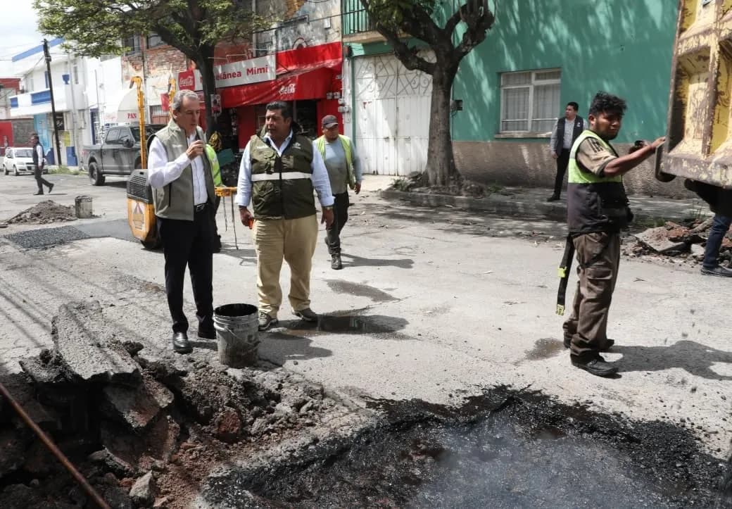 Mantienen acciones de bacheo para fortalecer la movilidad urbana en la capital poblana