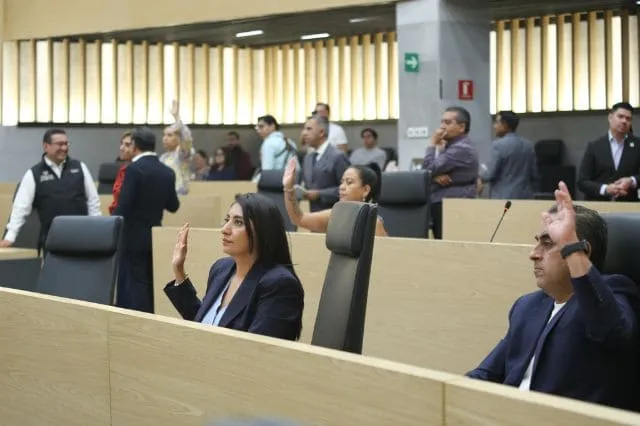 Diputados adelantan sesión para ver partido inaugural del Mundial