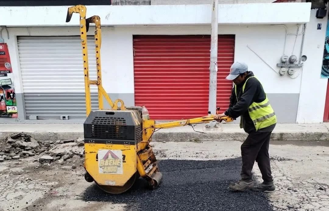 ¡Toma precauciones! Habrá bacheo en 17 vialidades de Puebla este lunes