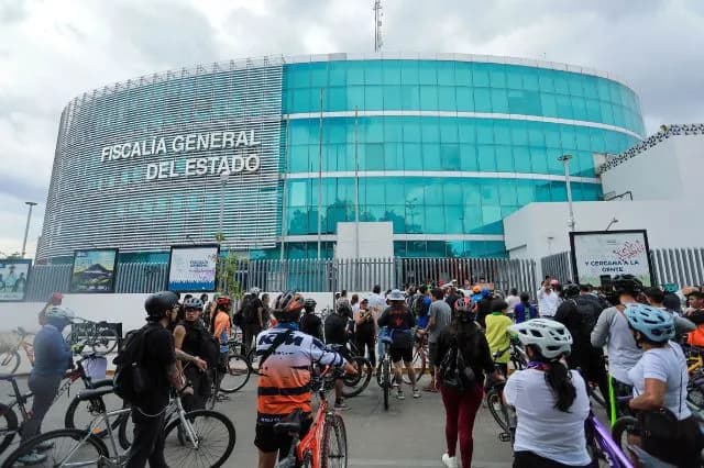 Ciclistas protestan por asesinato de Cuitláhuac en Loma Linda; exigen justicia