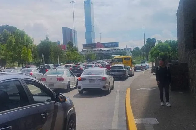 Cierran la Vía Atlixcáyotl dos horas por investigaciones sobre el tirador