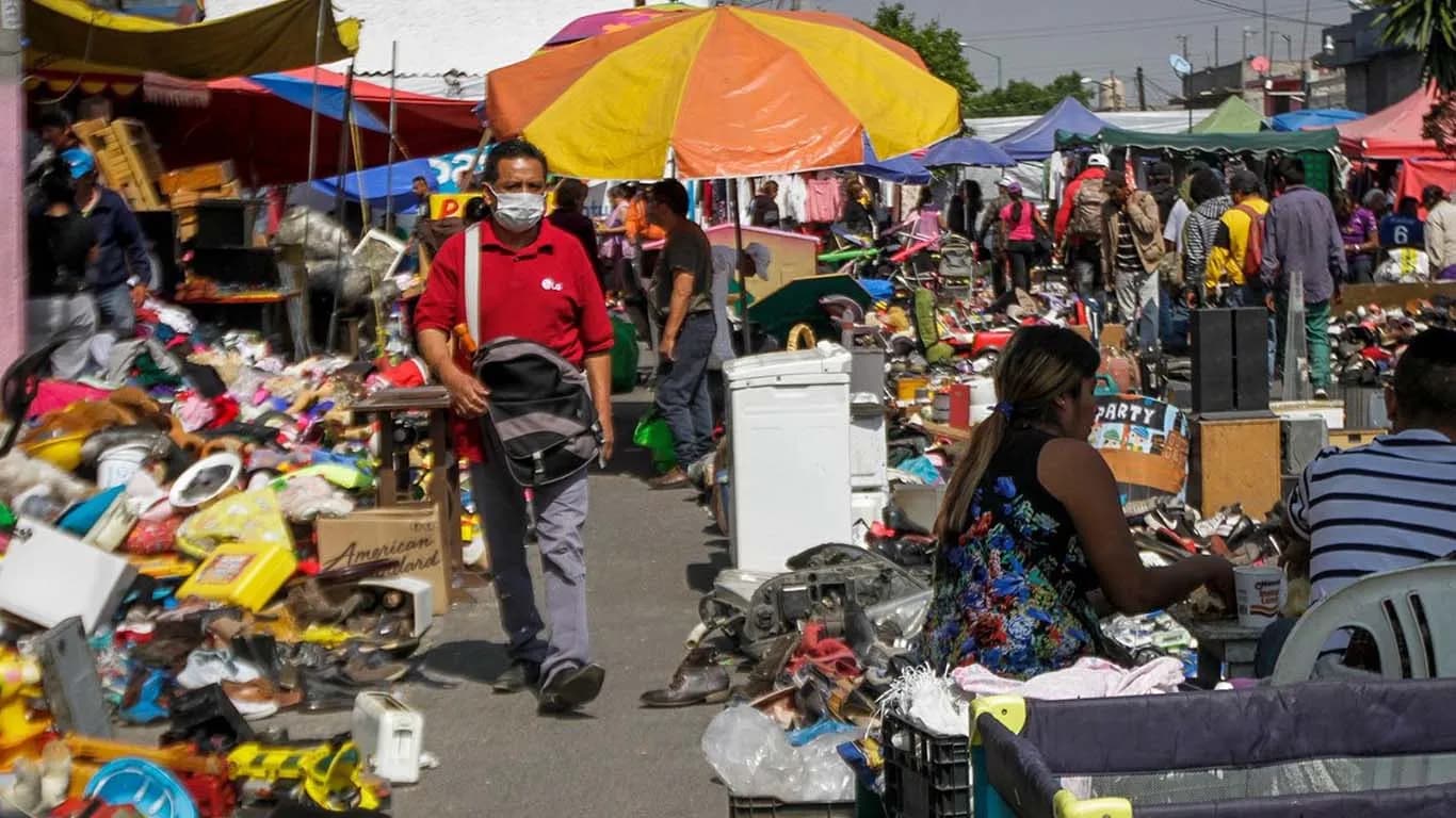 Trabajan en la informalidad 55 % de los mexicanos: Inegi