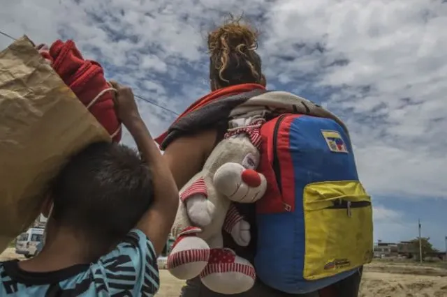 Exposición "Migración" en Puebla busca mochilas usadas para arte contemporáneo