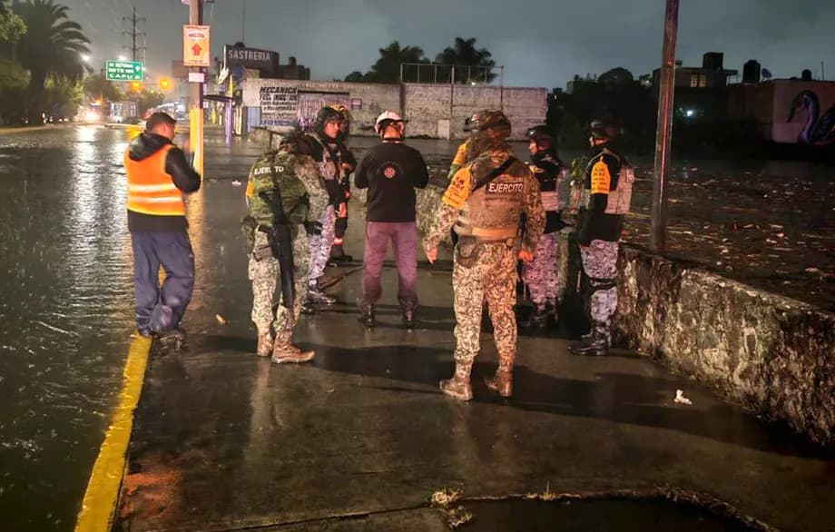 Reportan rescates, cierres viales e inundaciones tras lluvias en Puebla