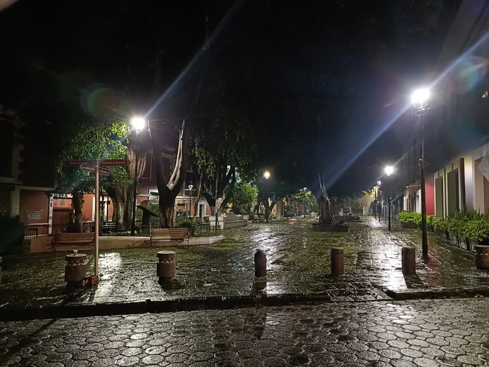 Vuelve la luz a zonas del Centro Histórico tras afectaciones por lluvia