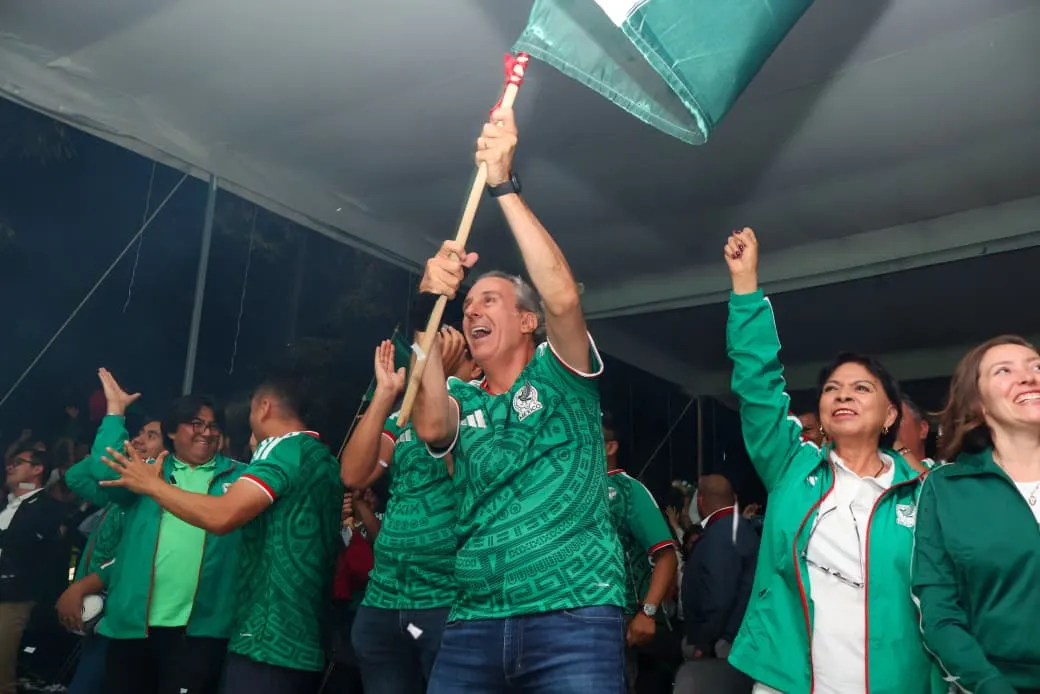 Convivió alcalde de Puebla con familias durante encuentro de la Selección Mexicana