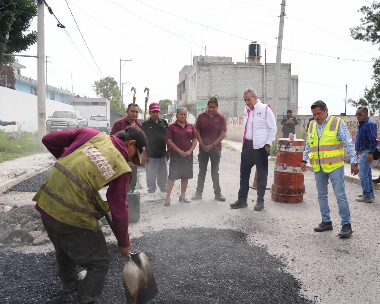Atienden vialidades con bacheo en San Andrés Azumiatla