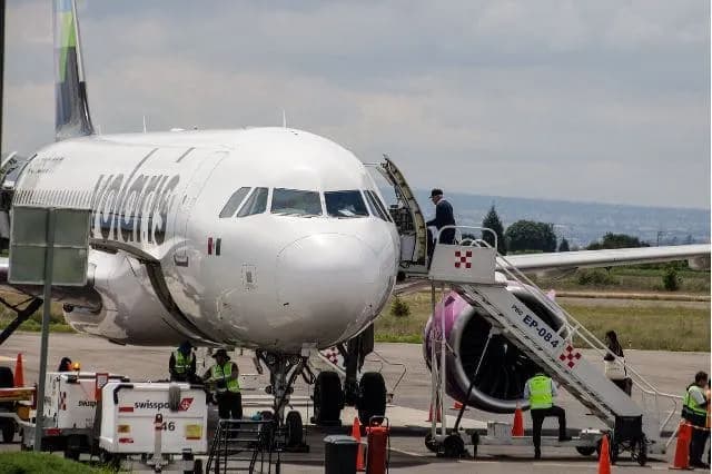 Con espectaculares, Turismo buscará retener nuevas rutas de Volaris en Puebla
