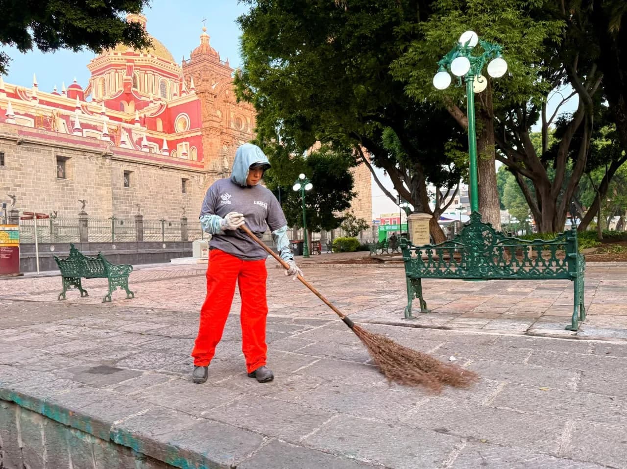 Ayuntamiento de Puebla mantiene limpios el Zócalo y la Avenida Juárez tras el México vs Inglaterra
