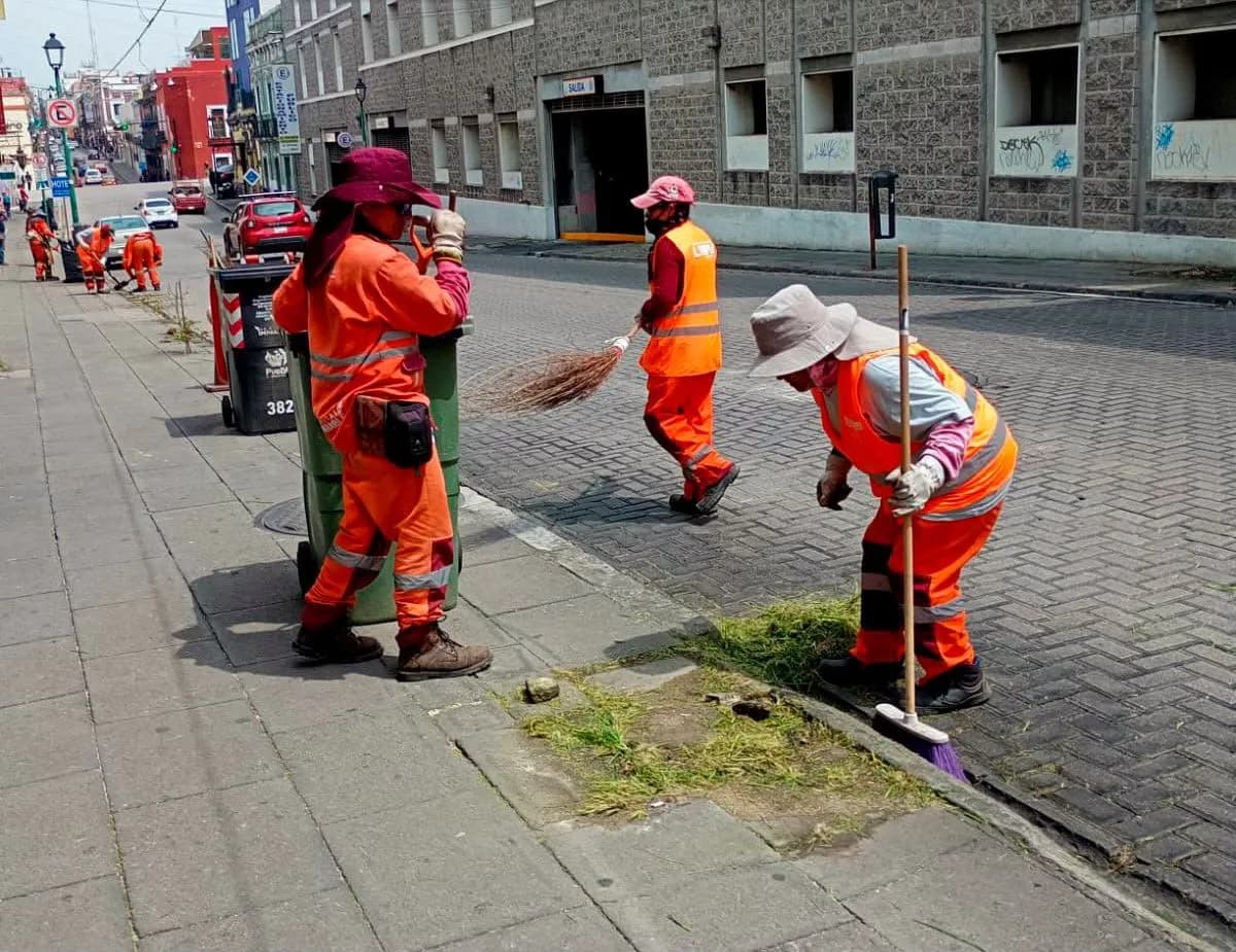 Ayuntamiento de Puebla limpia la 2 Oriente para prevenir afectaciones por lluvias