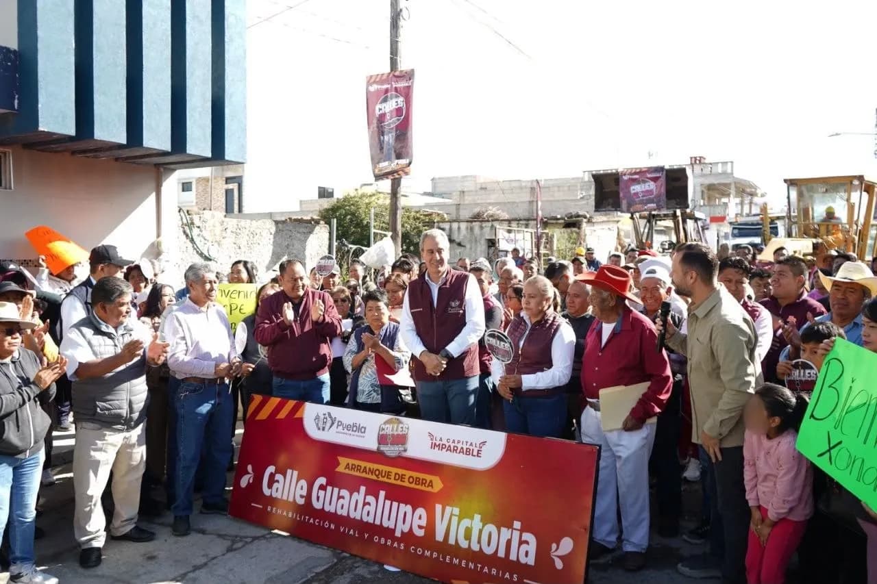 Presidente municipal de Puebla arranca rehabilitación de calle Guadalupe Victoria en Xonacatepec