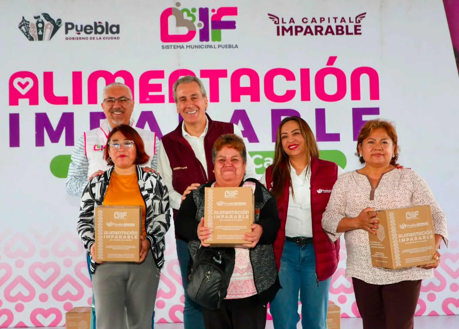 Alcalde de Puebla apoya a familias de Lomas de San Miguel con despensas gratuitas