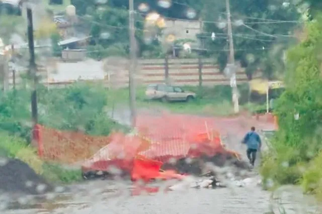 Colapsa puente de acceso en San Agustín Huixaxtla, Atlixco; tres días sin circulación
