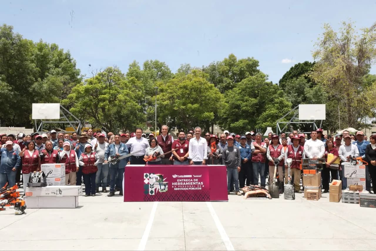 Alcalde de Puebla entrega 778 herramientas a trabajadores que cuidan la ciudad