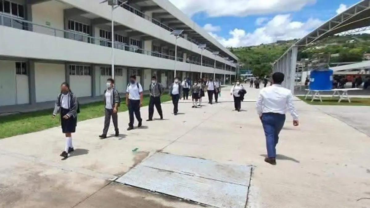 Más de 42 mil alumnos concluyen ciclo escolar 2025-2026 en la región de Izúcar