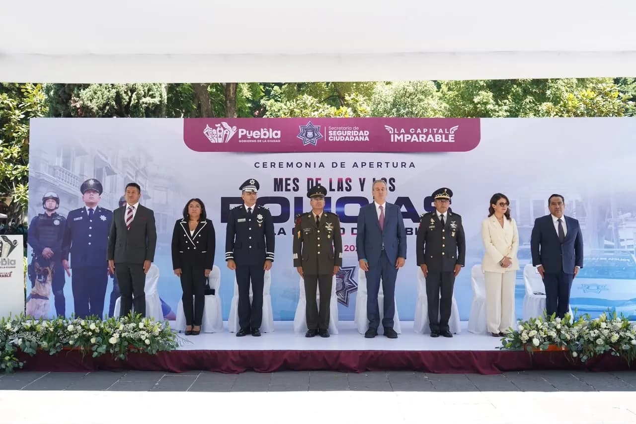 Exposición en el Zócalo muestra cómo ha cambiado la Policía Municipal de Puebla