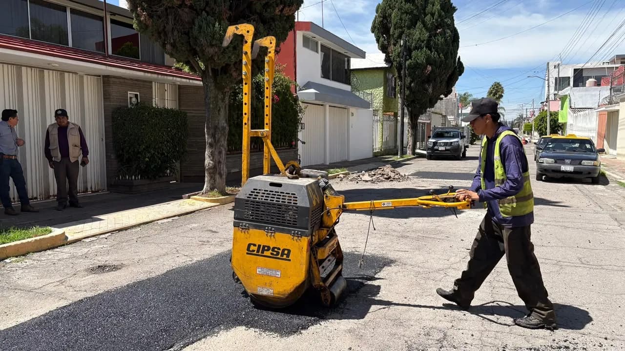 BacheAndo Puebla llega a San José Mayorazgo para reparar la calle 15 B Sur