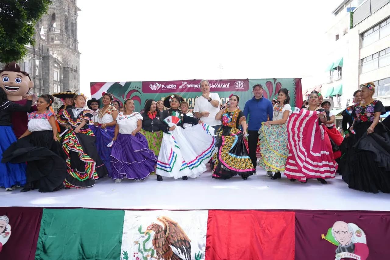 Ayuntamiento de Puebla reúne a más de mil personas de juntas auxiliares en activación patria