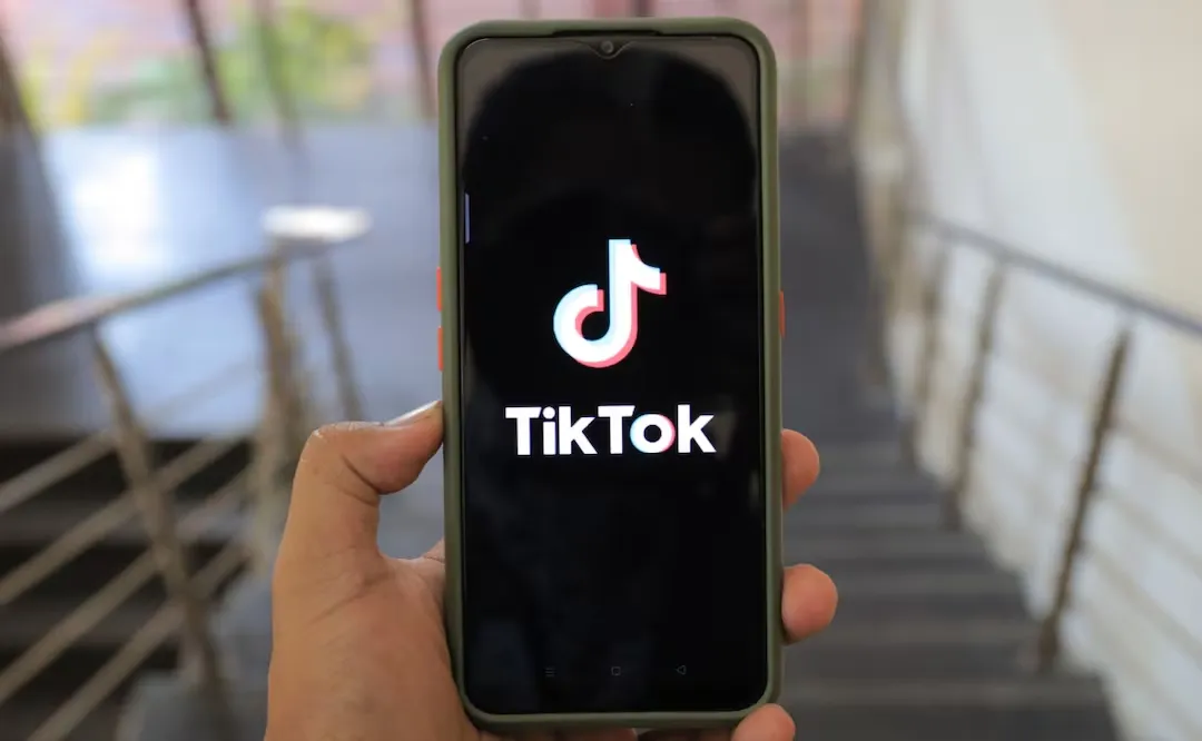 TikTok transforma los comentarios: ahora puedes responder con voz, encuestas y carruseles